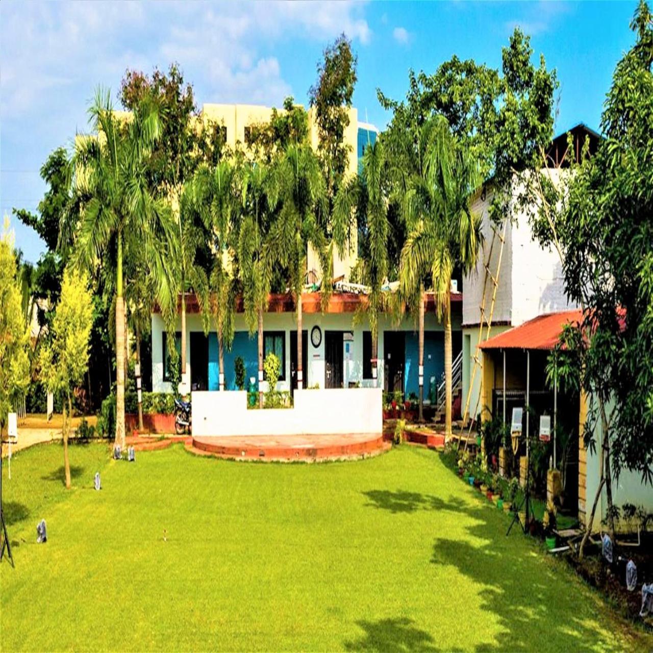 Hotel Happy Moments Bhubaneswar Esterno foto
